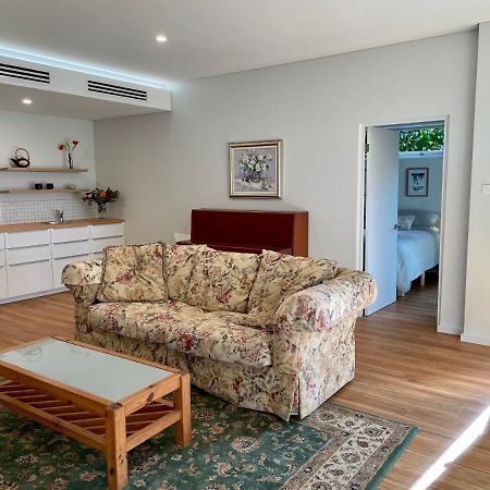 Tranquil Garden Apartment With Living Room Wollongong Eksteriør bilde