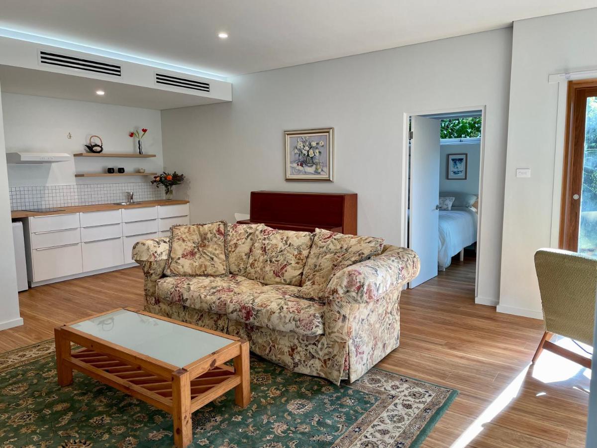 Tranquil Garden Apartment With Living Room Wollongong Eksteriør bilde
